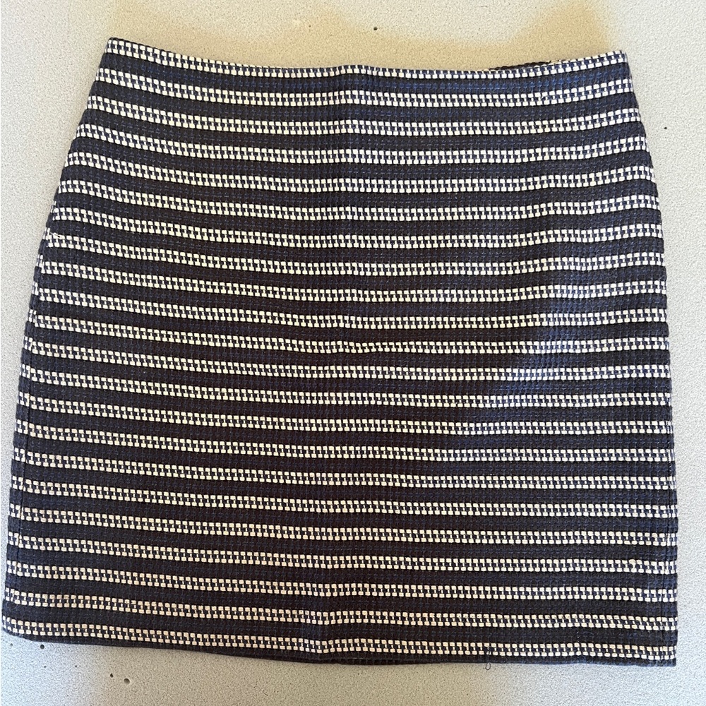 Loft mini skirt